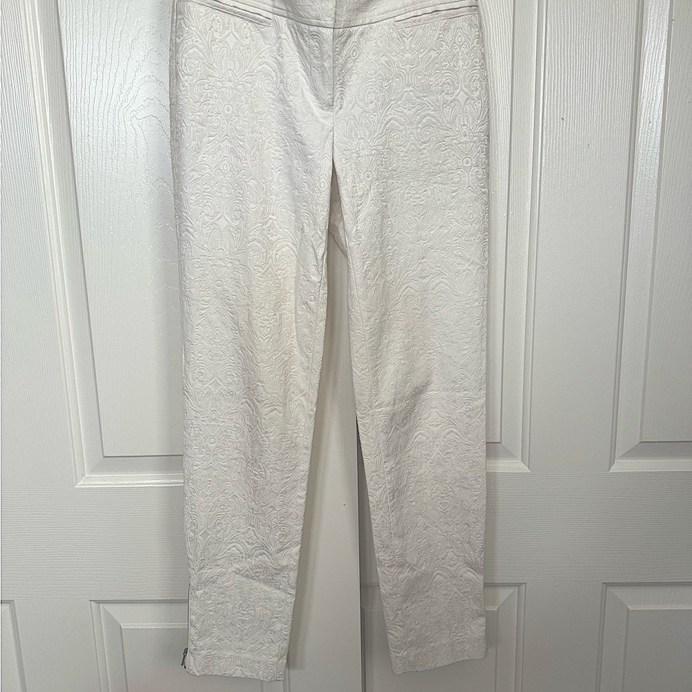 Women white pants, embroidery fabric with side zipper at the ankles. Cute style